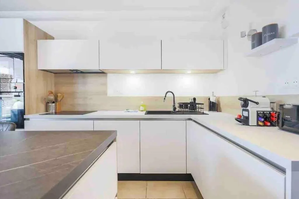 Logement Moderne Luxueux Parking Ac Cote De La Mer Niza 0*,  Francia