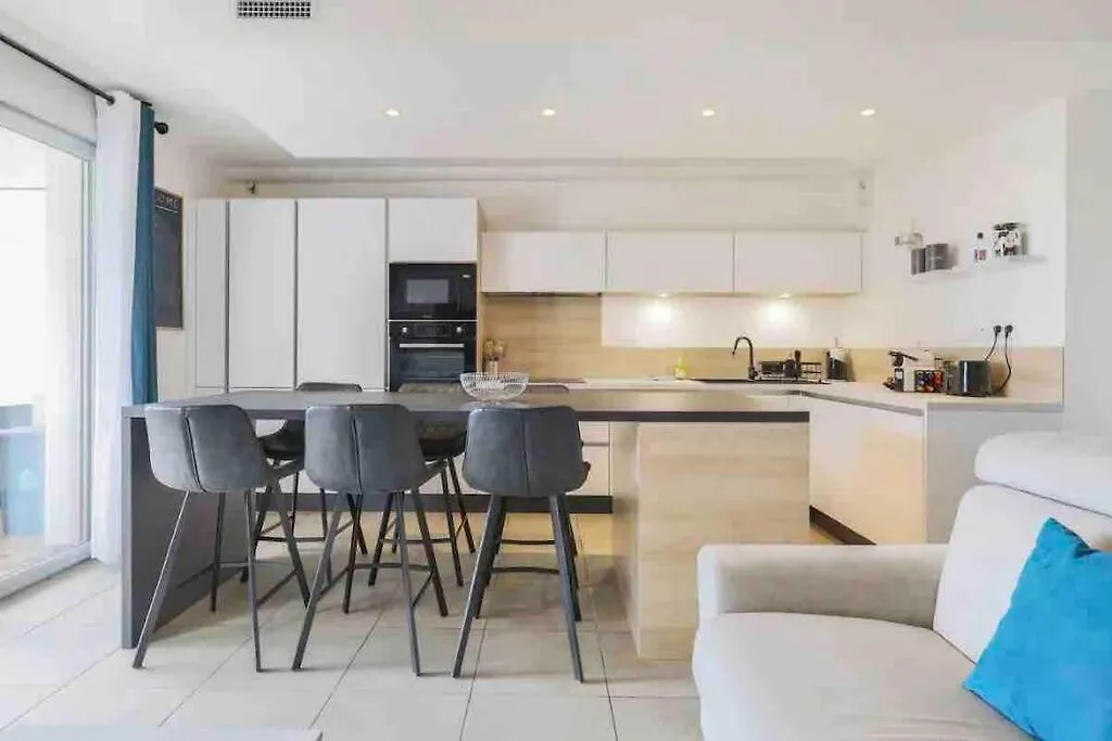 Logement Moderne Luxueux Parking Ac Cote De La Mer Niza 0*,  Francia